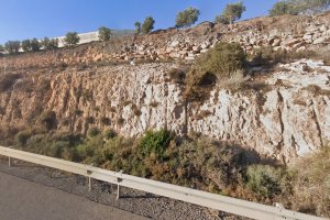 Tramo de la carretera en el que fue hallado el cadáver, en la A-7.