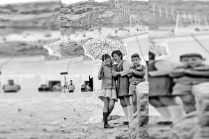 Niños celebrando la lluvia en las laderas de los cerros de la Chanca allá por los años sesenta