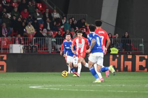 Quintanilla en el partido con el Almería ante el Oviedo en el Estadio de los Juegos Mediterráneos.