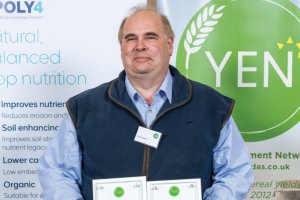 Tim Lamyman rompe su propio récord mundial en cultivo de colza usando los productos EcoCulture.