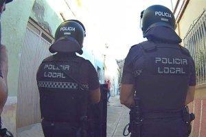 Agentes de Policía Local durante una actuación