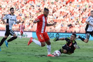 Luis Suárez se convierte en la gran amenaza para un Burgos que lleva tres jornadas seguidas sin encajar gol.