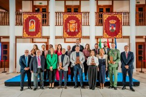 Foto de familia de la entrega de premios Castillo las Roquetas 2025.