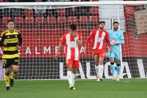 El Almería vive un momento muy delicado pero el fútbol le sigue dando oportunidades para meterse en el Play Off de ascenso.