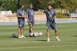 Rubi tiene muchas cabezas pensantes para hacer un Almería mejor.