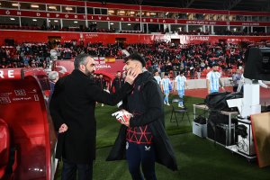 Mohamed El Assy con Arnau y el Málaga saltando al Mediterráneo.