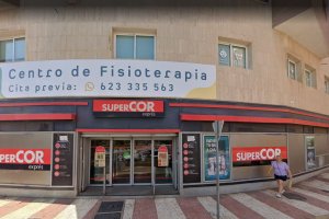 Fachada y puerta de entrada del Supercor.