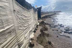 Los/as vecinos/as y agricultores/as de la localidad se encuentran a la espera de que se desarrollen las actuaciones necesarias para proteger y recuperar su litoral.