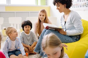 Momento de lectura en el Aula de Tarde.