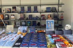 Títulos de la Editorial Círculo Rojo durante una pasada edición de la Feria del Libro. la voz