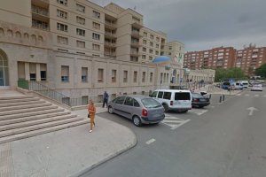 Fachada del edificio del Centro de Especialidades de la Bola Azul