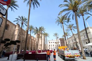 Empieza el montaje de la Carrera Oficial de la Semana Santa de 2025.
