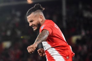 Luis Javier Suárez ha dado un paso al frente esta temporada y quiere elevar su cifra de goles en Los Cármenes.