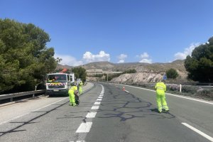 Sellado de fisuras en la autovía A-7.