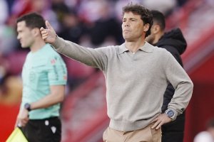 El entrenador del Almería no se baja del burro y habla de ascenso directo.