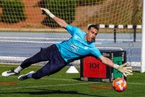 Fernando Martínez está listo para ser titular pero Rubi sigue apostando por Luis Maximiano en Liga.