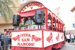 Carroza participante en la romería de San Marcos del año 2024.