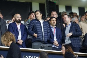 El presidente del Castellón Bob Voulgaris en el palco de Castalia.