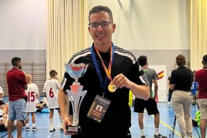 Rubén es muy feliz en El Ejido y con su método se ha ido ganando el cariño de futbolistas, directivos y aficionados.