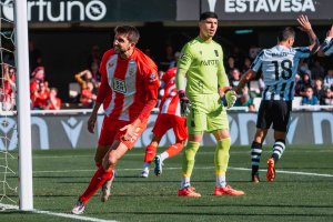 Édgar González en la primera vuelta donde el Almería se impuso por 1-2 en el Cartagonova.