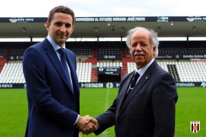 Alejandro Pérez y Cliff Crown, en el Estadio Romano José Fouto.