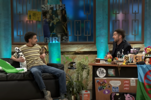 El cómico Yunez y David Broncano, en 'La Revuelta'.