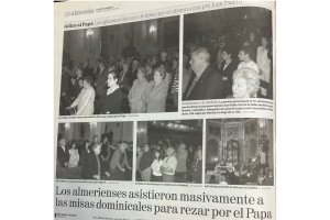 Una página del periódico fechada en abril de 2005 cuando falleció el papa Juan Pablo II. Almerienses en la Catedral.