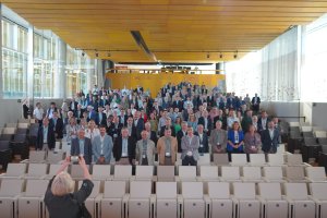 Asistentes al acto sobre el AVE de la Cámara de Comercio en la sede de Cajamar en el PITA.