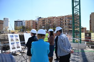 Visita al inicio de las obras de viviendas en alquiler.