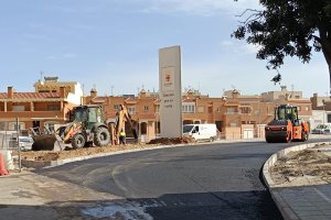 Vista general del tramo entre la rotonda de Los Molinos y el Estadio que está asfaltándose