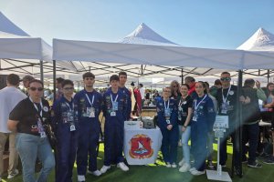 Equipo daliense participante en el reto CanSat en Sevilla.