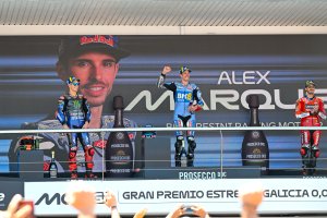Podio de la categoria de MotoGP, con Alex como ganador.