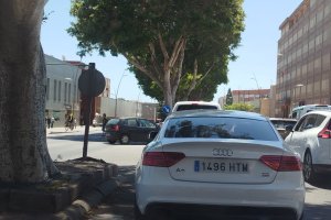 Las colas inevitables en la Avenida del Mediterráneo