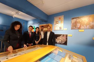 Visita al Museo de los Juegos Mediterráneos tras la presentación del programa