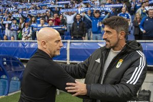 Paunovic y Calero se saludan en el Nuevo Tartiere de Oviedo.