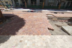 Aquí se puede ver la diferencia entre la zona de ‘acerado’ y el tramo central