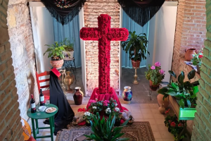 Cruz de Mayo del Calvario, primer premio de las cofradías.