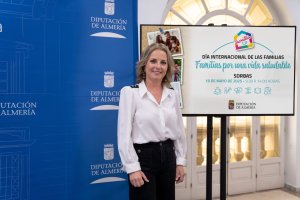 La diputada de Igualdad y Familia, María Luisa Cruz, durante la presentación del ‘Dia de las familias’.