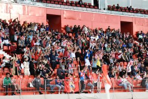 La afición del Almería vuelve a ser feliz.