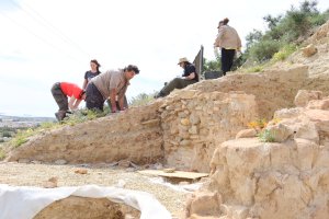 Trabajos en el yacimiento del cerro del Espíritu Santo de Vera.