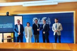 Alcalde Francisco Góngora junto a autoridades de la Universidad de Almería