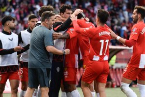 El Almería se suma a la fiesta metiéndose en sexta plaza, que quiere mantener este viernes ganando en el Nuevo Mirandilla al Cádiz.