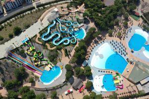 Vista aérea del parque acuático de Vera.