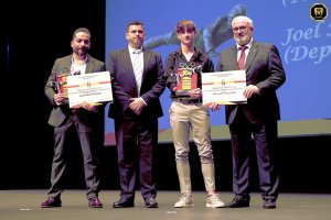 Diego Hernández, técnico del equipo español; Ismael Bernabal, presidente de la Federación Andaluza de Taekwondo; y Joel Martín, deportista paralímpico.