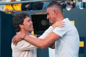 Rubi saludando a Garitano en un encuentro donde el gran protagonista fue Palencia Caballero.