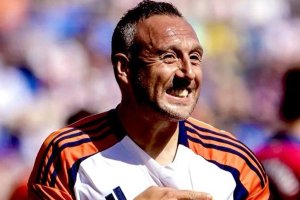 Un entrenador en el campo siempre viene bien a un equipo.