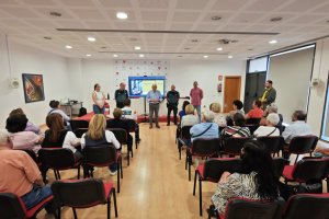 Un momento en la jornada de ciberseguridad para mayores de Vícar.