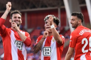 El Almería quiere amarrar la sexta posición y tiene por delante a Racing de Santander, Mirandés y CD Tenerife.