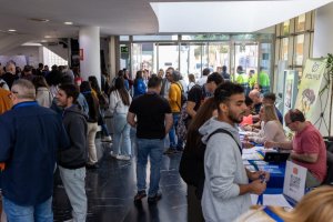 Asistentes a la Feria de Empleo de Huércal-Overa este 2025.