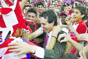 Unai Emery, un entrenador que hizo historia en el Almería y que siempre recordado por la grada del Estadio Mediterráneo.